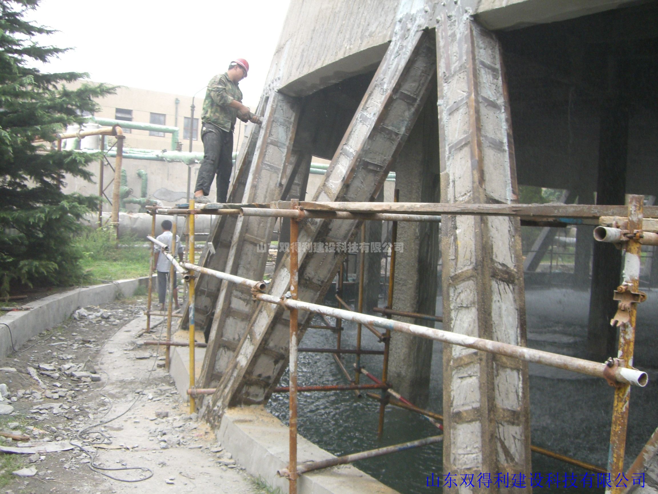 泰安城建热电厂冷凝塔加固.JPG